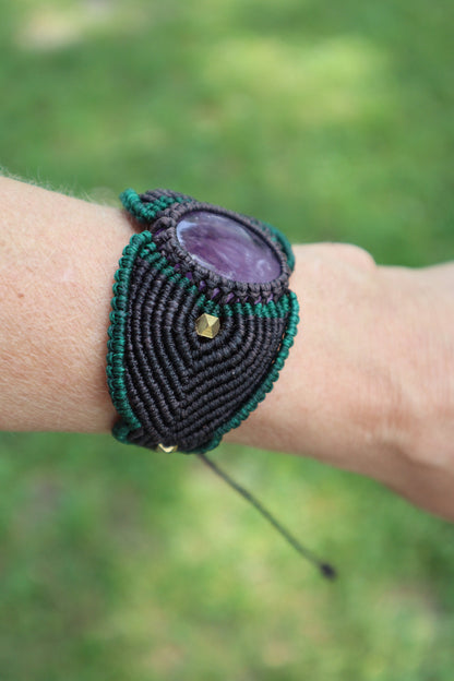 Armband aus handgeknüpftem Macramee mit Amethyst, Macrame, Makramearmband, Schutzstein, Chakra, Zauber, Goa ,Boheme, Elfen