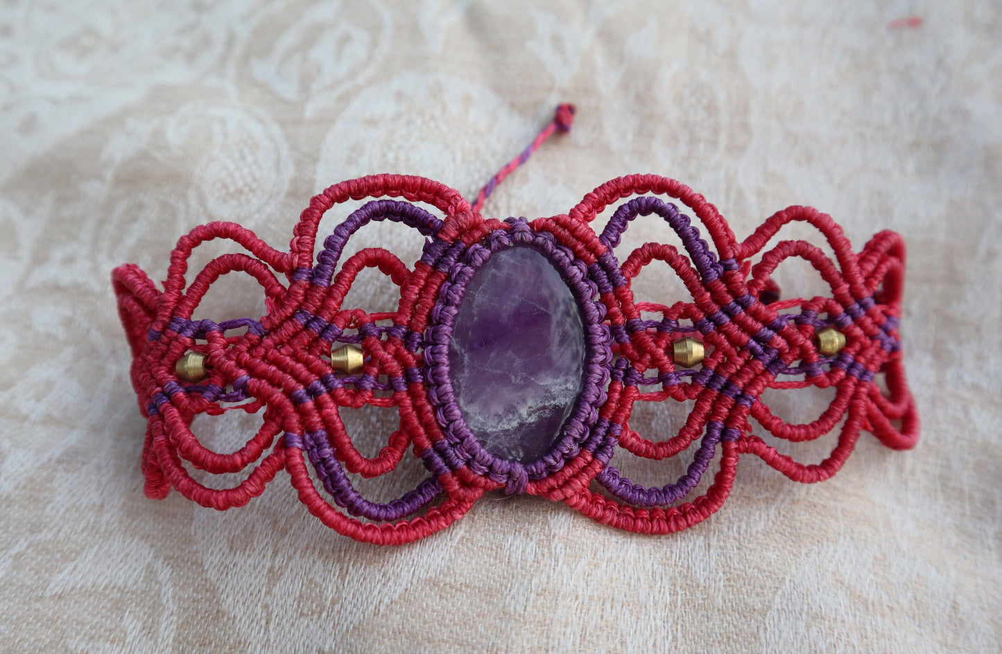 Armband aus handgeknüpftem Macramee mit Amethyst, Macrame, Makramearmband, Schtutzstein, Chakra, Zauber, Goa ,Boheme, Elfen