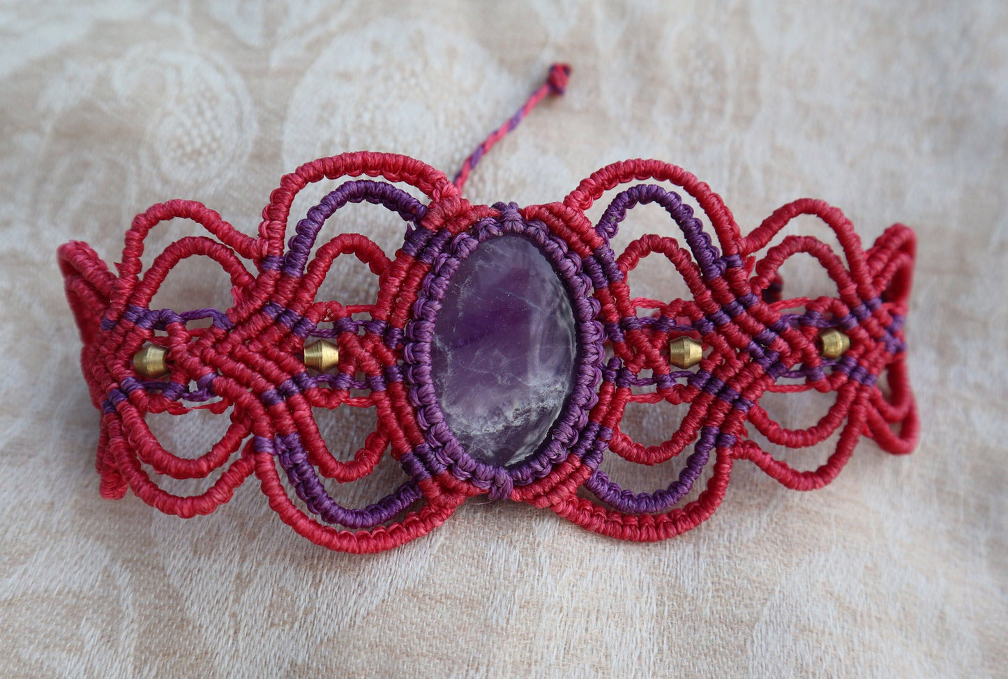 Armband aus handgeknüpftem Macramee mit Amethyst, Macrame, Makramearmband, Schtutzstein, Chakra, Zauber, Goa ,Boheme, Elfen