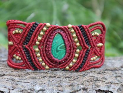 Armband aus handgeknüpftem Macramee mit Malachite, Makramearmband, Schutzstein, Chakra, Zauber, Goa ,Boheme, Elfen