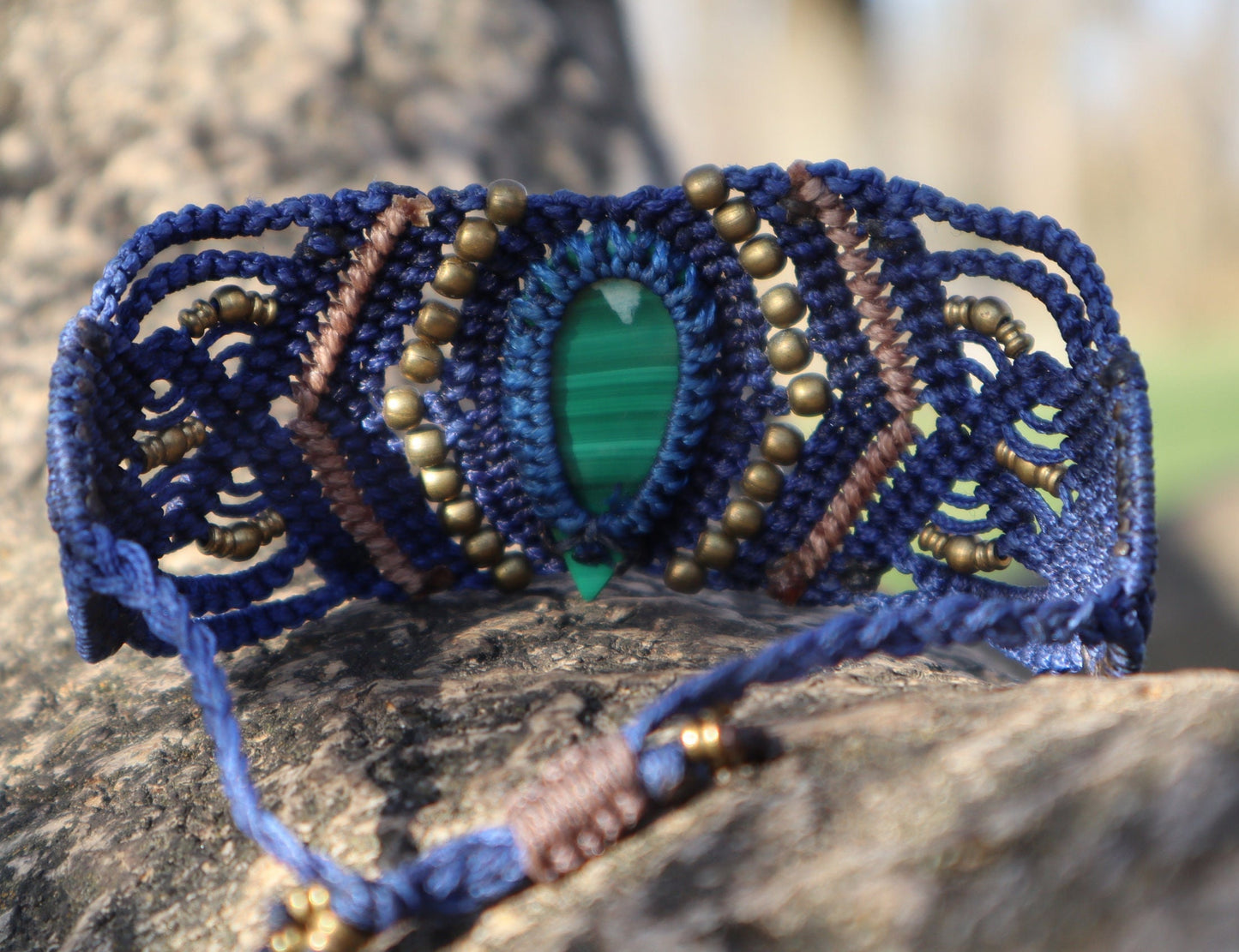 Armband aus handgeknüpftem Macramee mit Malachite, Makramearmband, Schutzstein, Chakra, Zauber, Goa ,Boheme, Elfen