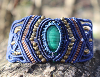 Armband aus handgeknüpftem Macramee mit Malachite, Makramearmband, Schutzstein, Chakra, Zauber, Goa ,Boheme, Elfen